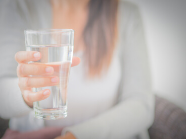 Viel trinken gegen schwache Blase